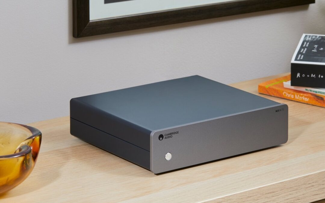 Cambridge adapts MXW70 compact amplifier to DACMAGIC 200M