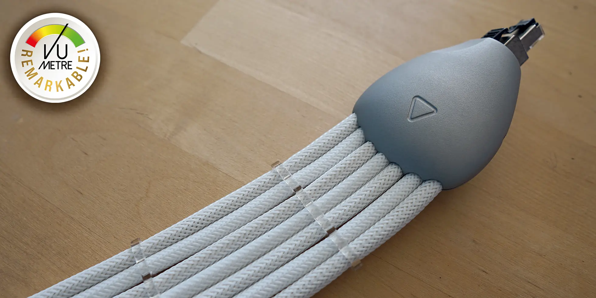 reiki jundostream reference hifi ethernet cable with the vumetre remarquable ! logo