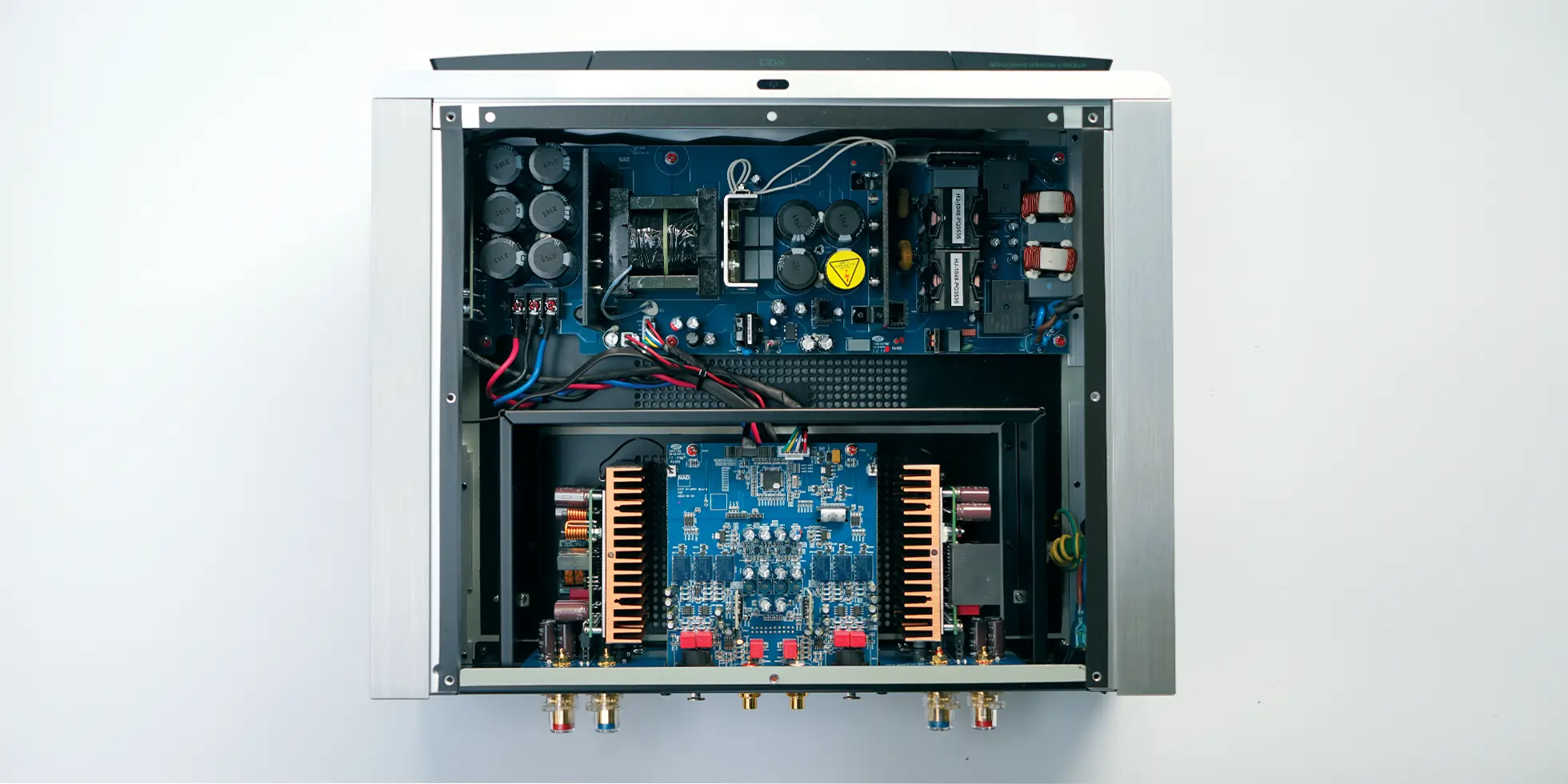 nad m23 power amplifier inside view of the chassis from the top