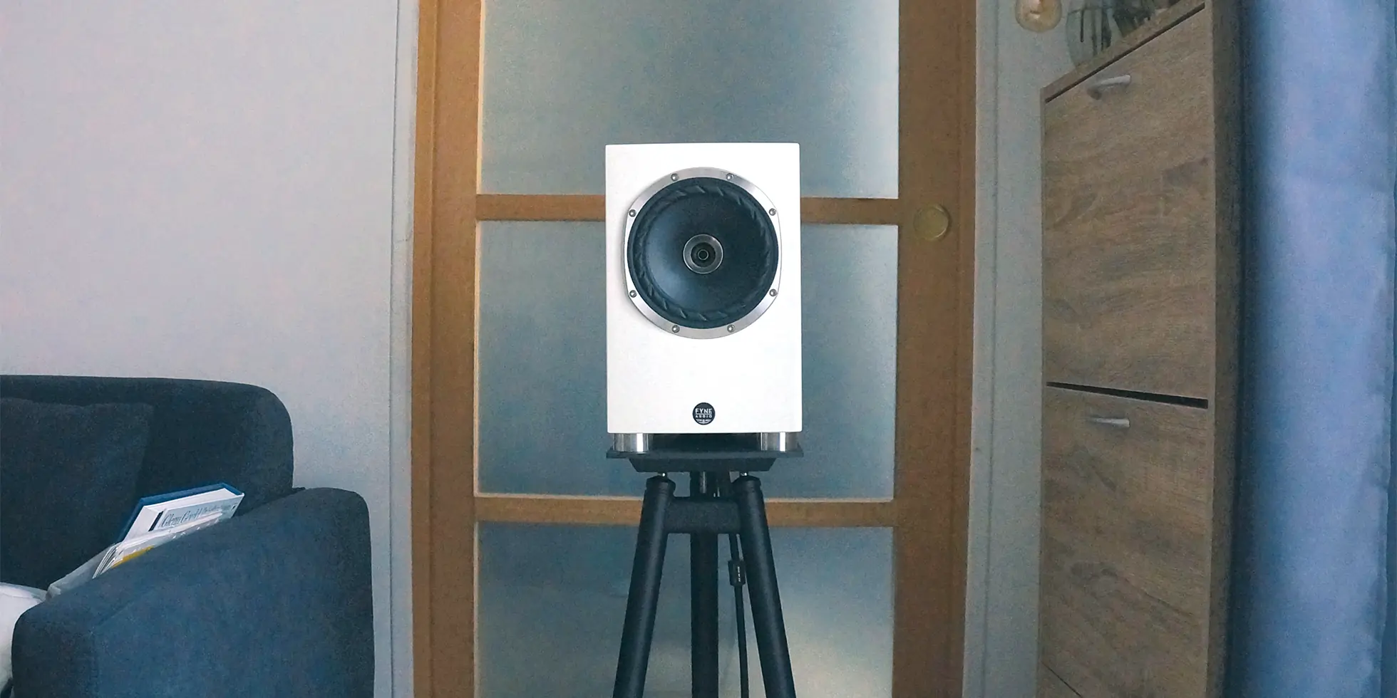 solidsteel ss-7 in use with a white loudpseaker