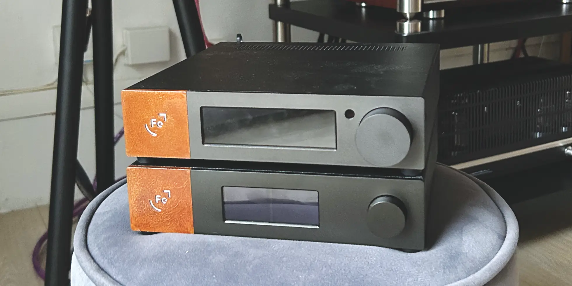 ferrum wandla goldensound edition hifi dac view from front, sat on a stool